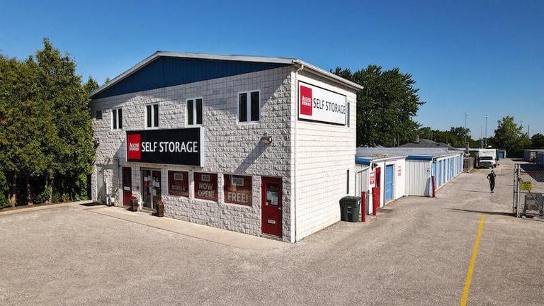 Rent Self Storage Units at 9618 Tecumseh Rd E, Windsor, ON